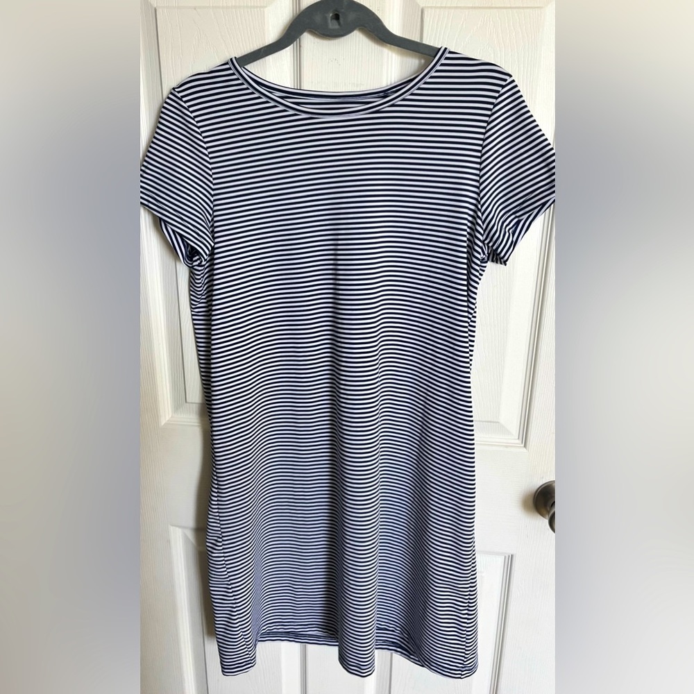 vineyard vines striped dress. size s.